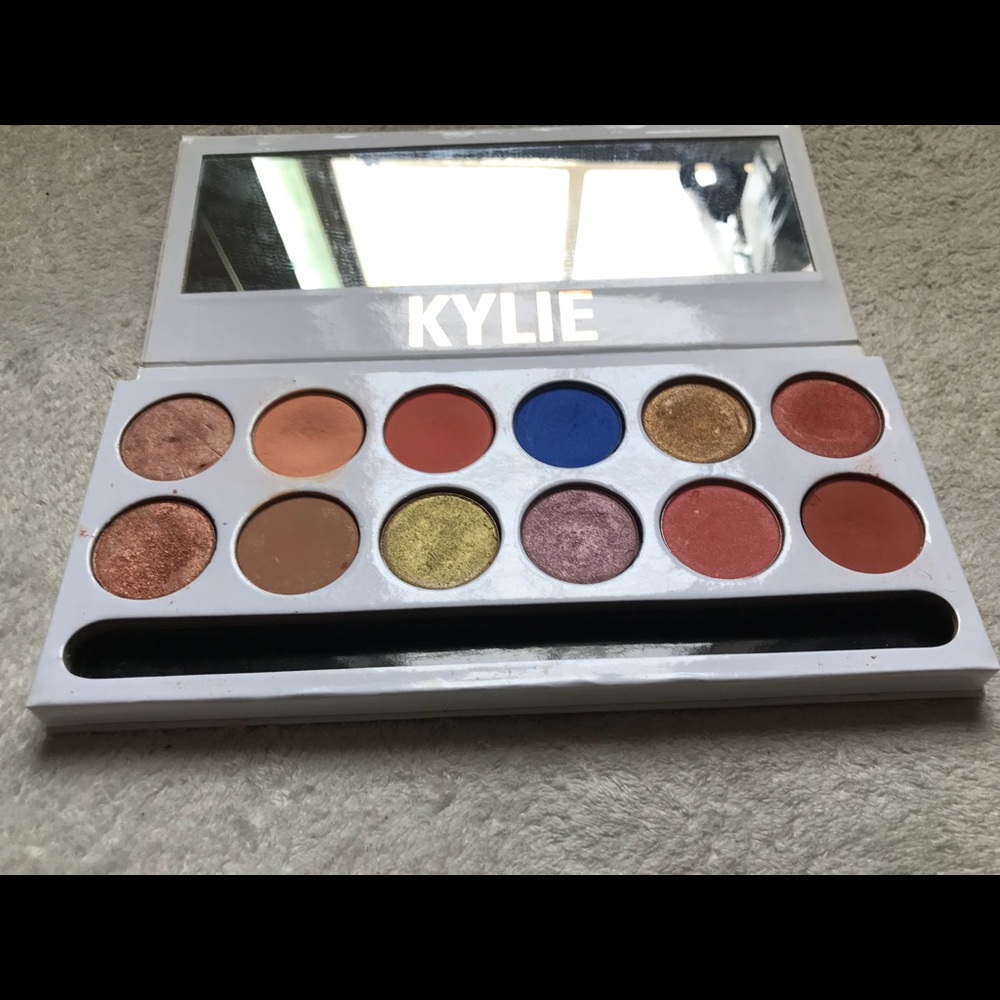 Kylie Cosmetics Royal Peach Palette